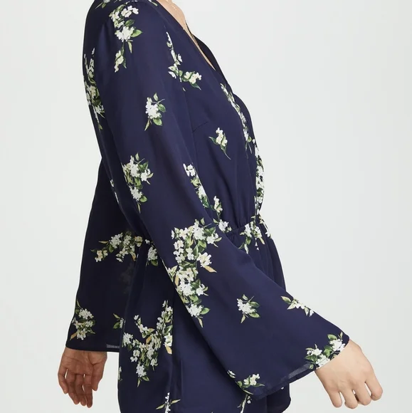 Cupcakes and Cashmere Dorene Romper Medium NWT - Picture 3 of 6